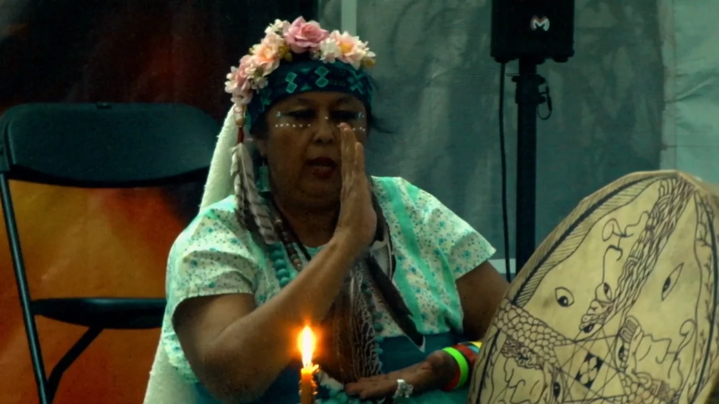 Abuela compartiendo su palabra durante Círculo Solar 2025